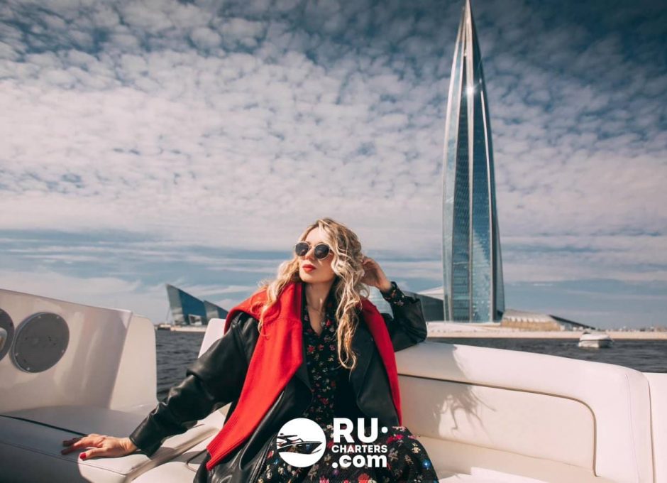 «Бризер Rinker 230» Аренда катера в СПб