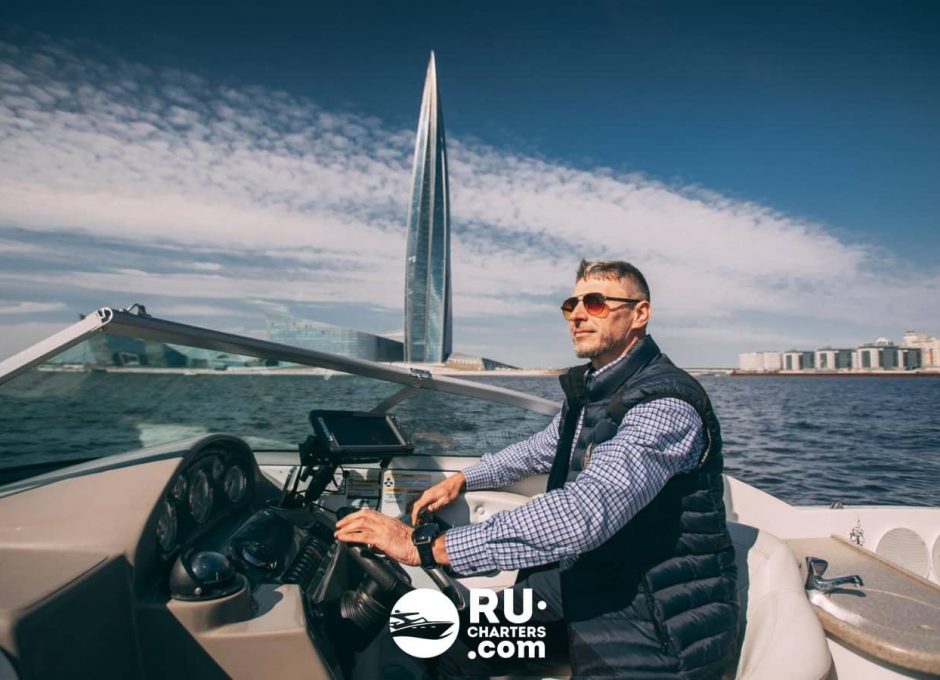 «Бризер Rinker 230» Аренда катера в СПб