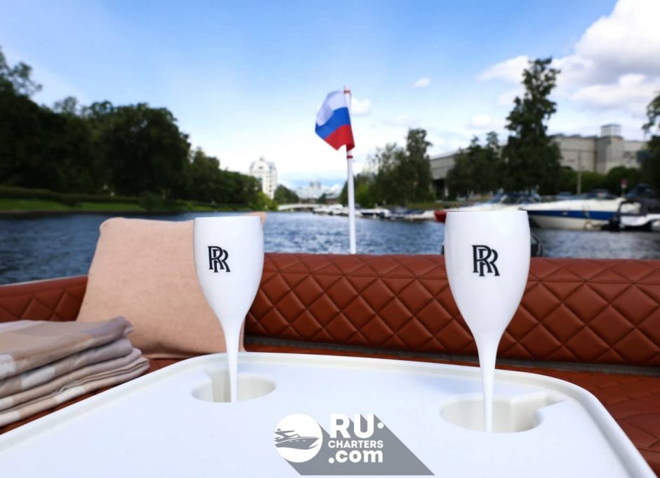 «Роллс» Аренда катера в СПб
