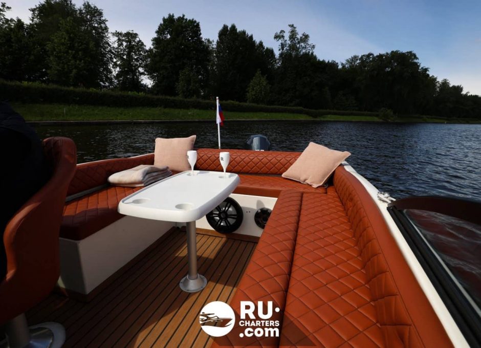 «Роллс» Аренда катера в СПб