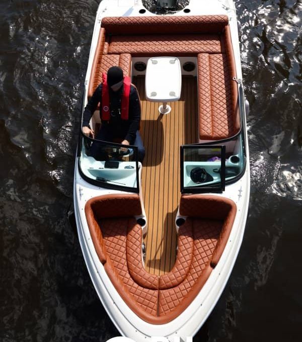 «Роллс» Аренда катера в СПб