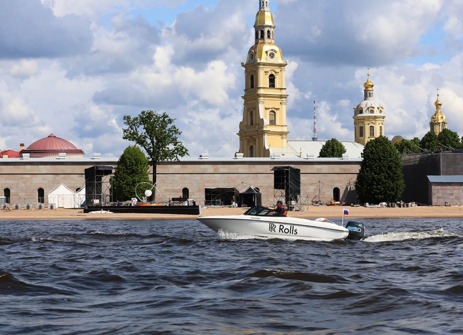 «Роллс» Аренда катера в СПб