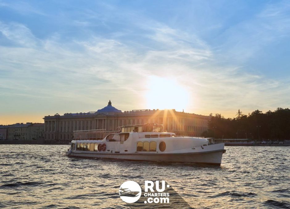 «Сенатор» Аренда теплохода в СПб