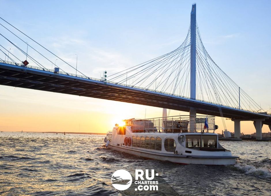 «Сенатор» Аренда теплохода в СПб