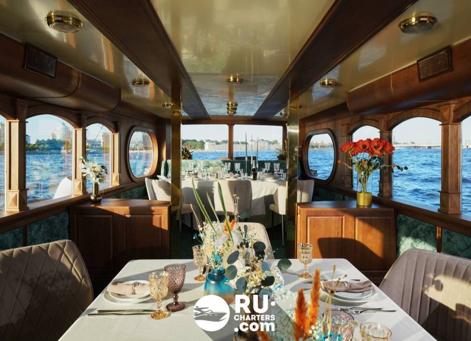 «Сенатор» Аренда теплохода в СПб