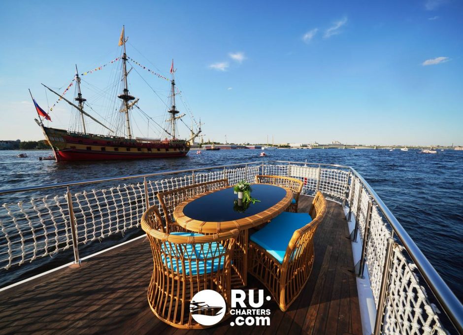«Сенатор» Аренда теплохода в СПб