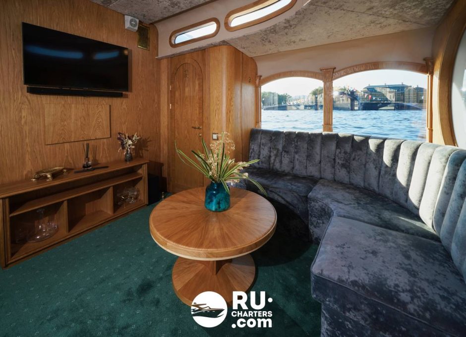 «Сенатор» Аренда теплохода в СПб