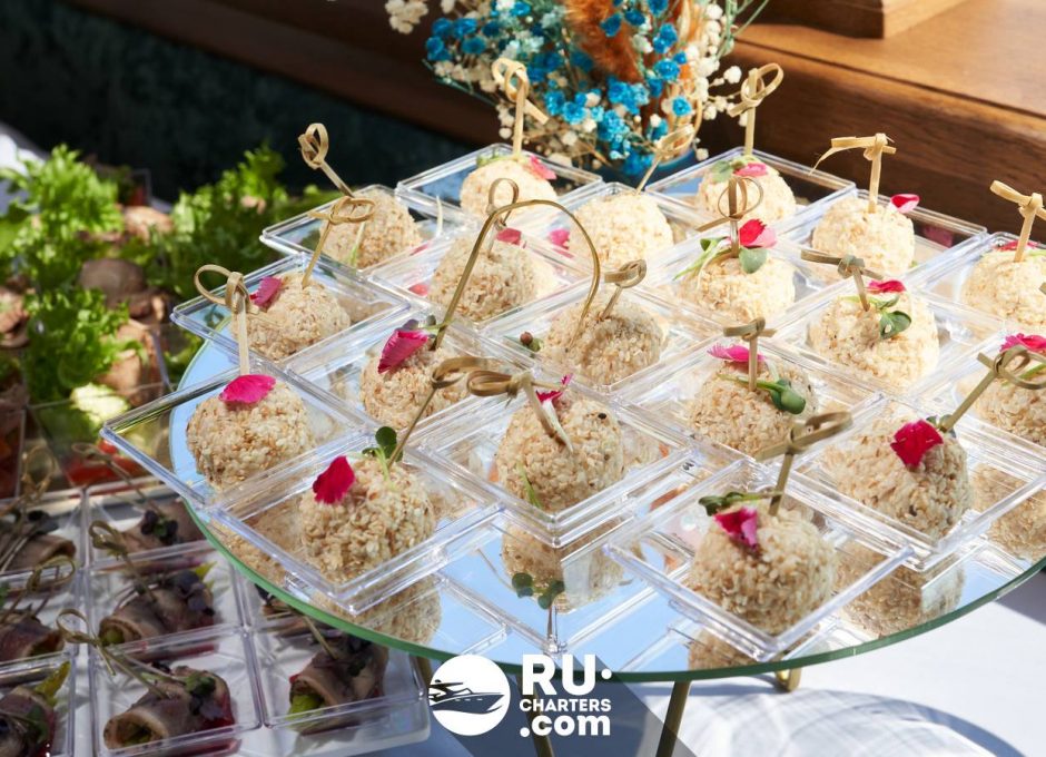 «Сенатор» Аренда теплохода в СПб