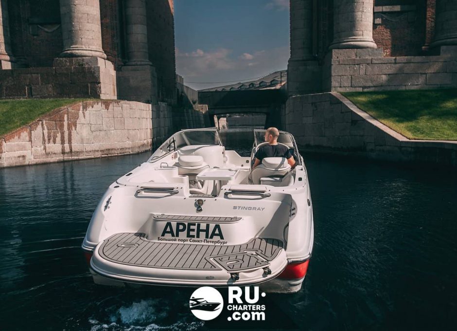 «Арена» Аренда моторной яхты в СПб