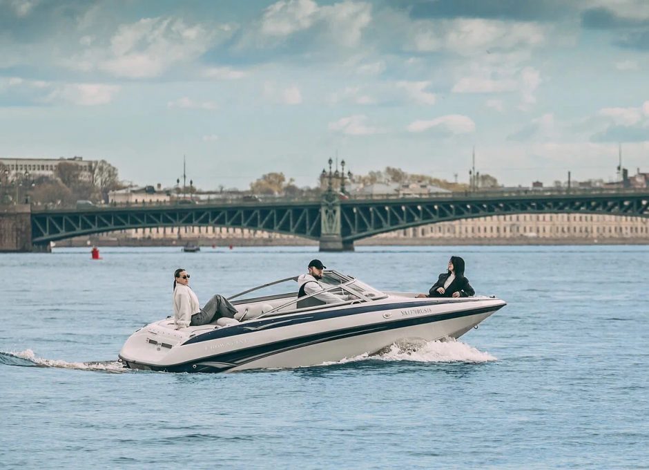 «crownline 180 Br Серенити» Аренда катера в СПб