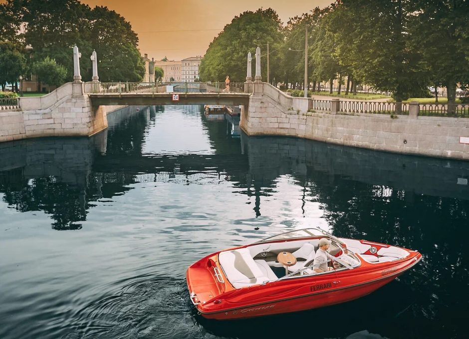 «ferrari» Аренда катера в СПб