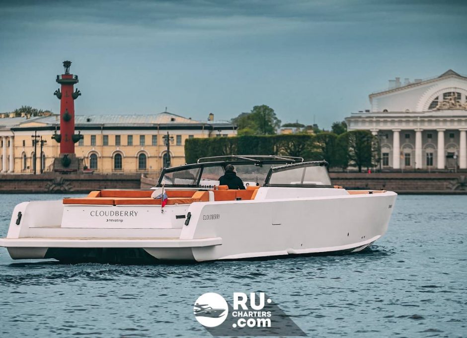«cloudberry Морошка» Аренда моторной яхты в СПб