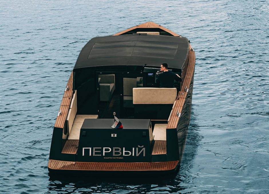 «Первый» Аренда моторной яхты в СПб