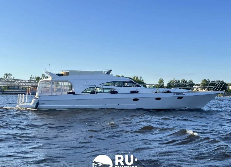 «Импозант» Аренда моторной яхты в СПб