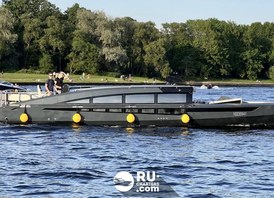 «Инкогнито» Аренда моторной яхты в СПб