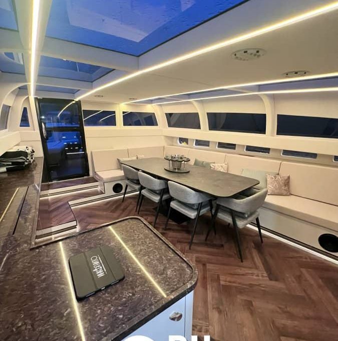 «Инкогнито» Аренда моторной яхты в СПб