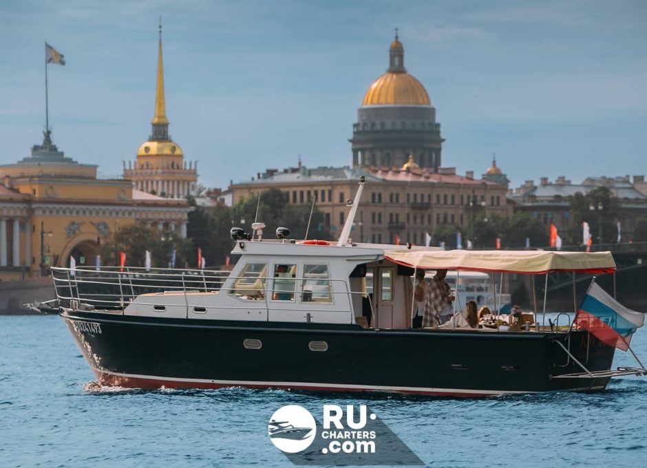 «Кусто» Аренда моторной яхты в СПб