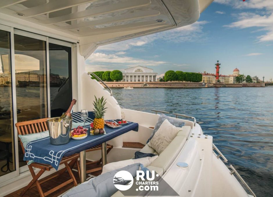 «fairline Phantom 40 ОКО» Аренда моторной яхты в СПб