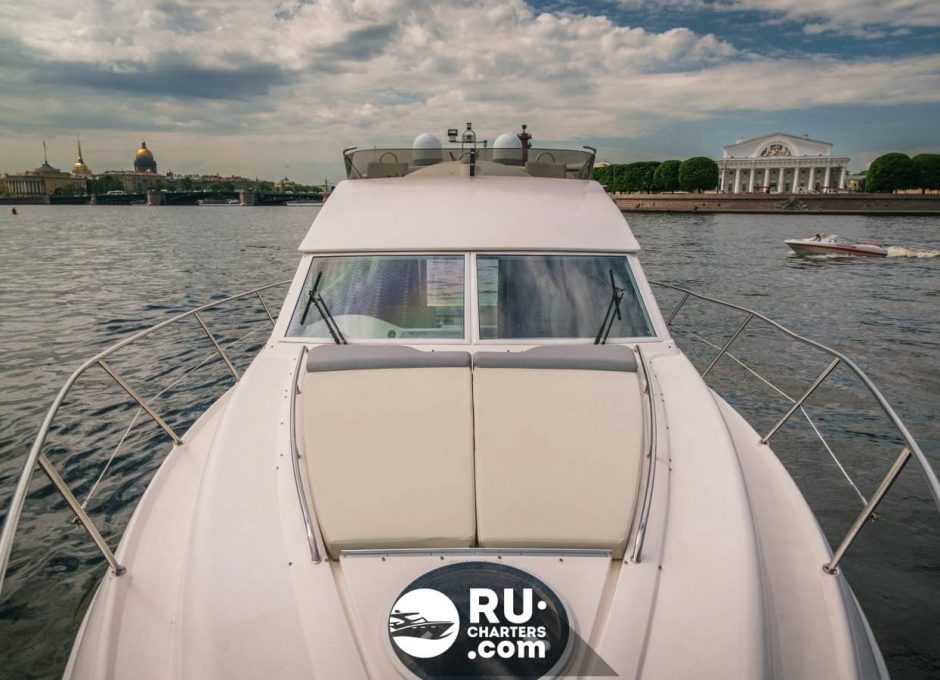 «fairline Phantom 40 ОКО» Аренда моторной яхты в СПб
