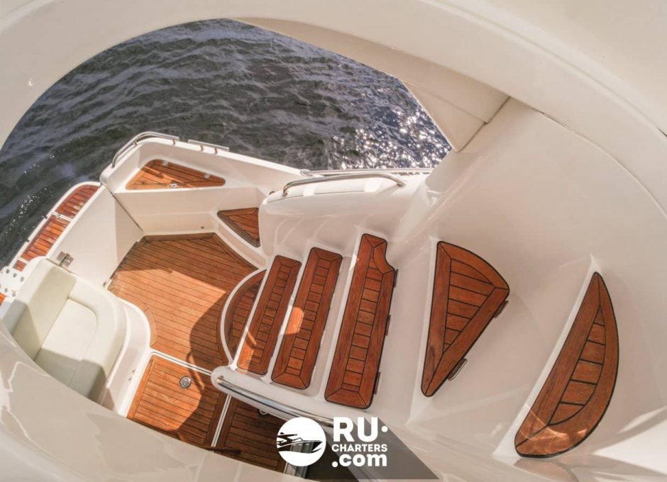 «fairline Phantom 40 ОКО» Аренда моторной яхты в СПб