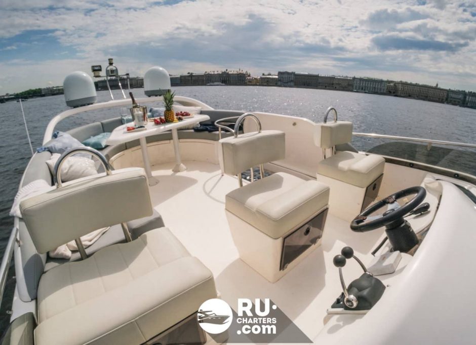 «fairline Phantom 40 ОКО» Аренда моторной яхты в СПб
