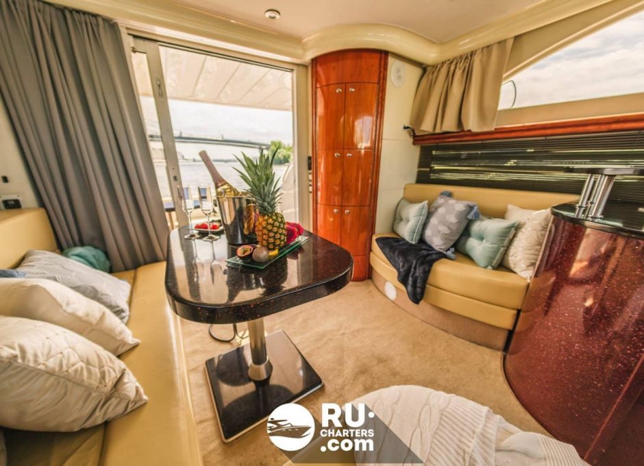 «fairline Phantom 40 ОКО» Аренда моторной яхты в СПб
